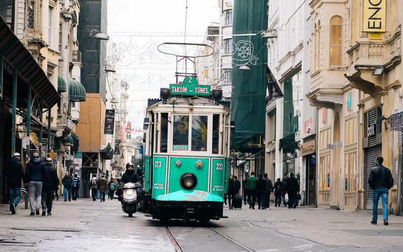 only the tram turns teal, the street around it stays as it was